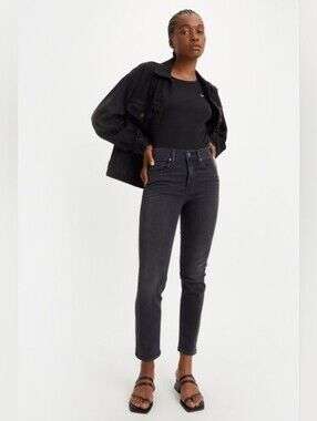 Levi's High-Rise Straight Crop Jeans in Black Wash